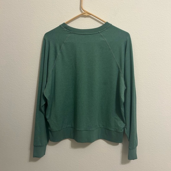 Vuori Women’s Long-Sleeve Halo Crew – Medium – Celadon Heather - Picture 4 of 4